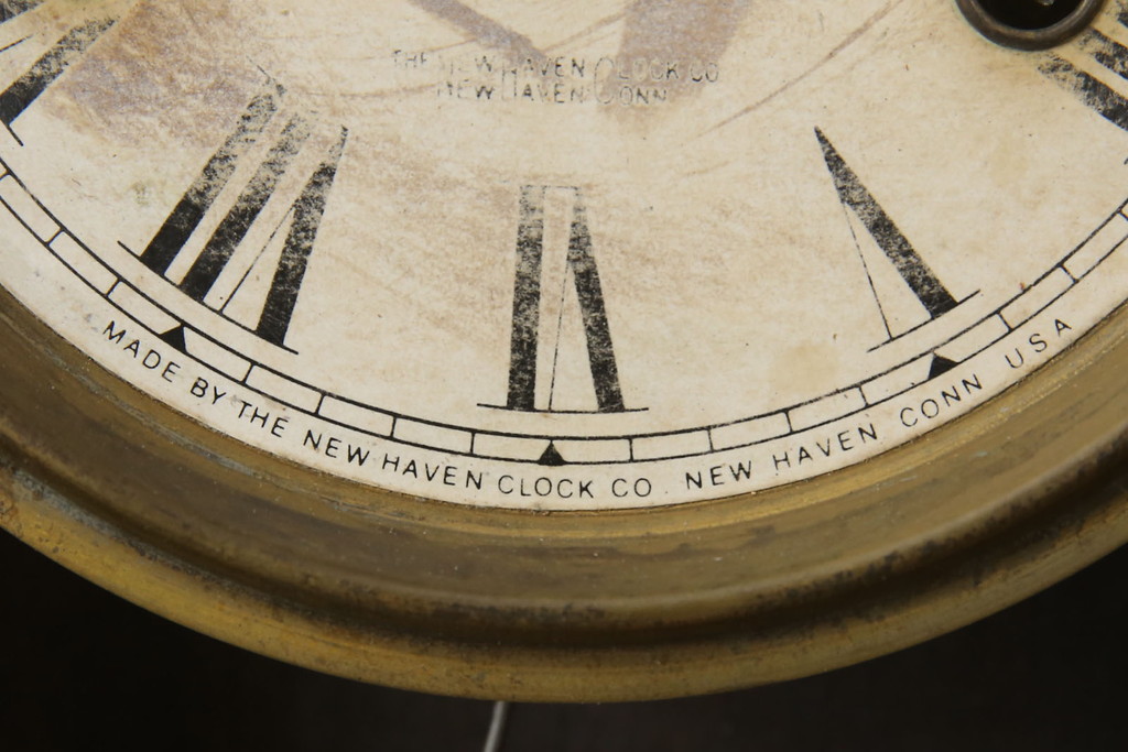 アメリカ　THE NEW HAVEN CLOCK社　8DAY　個性的なデザインが目を引く振り子時計(柱時計、古時計、掛け時計)(R-078914)