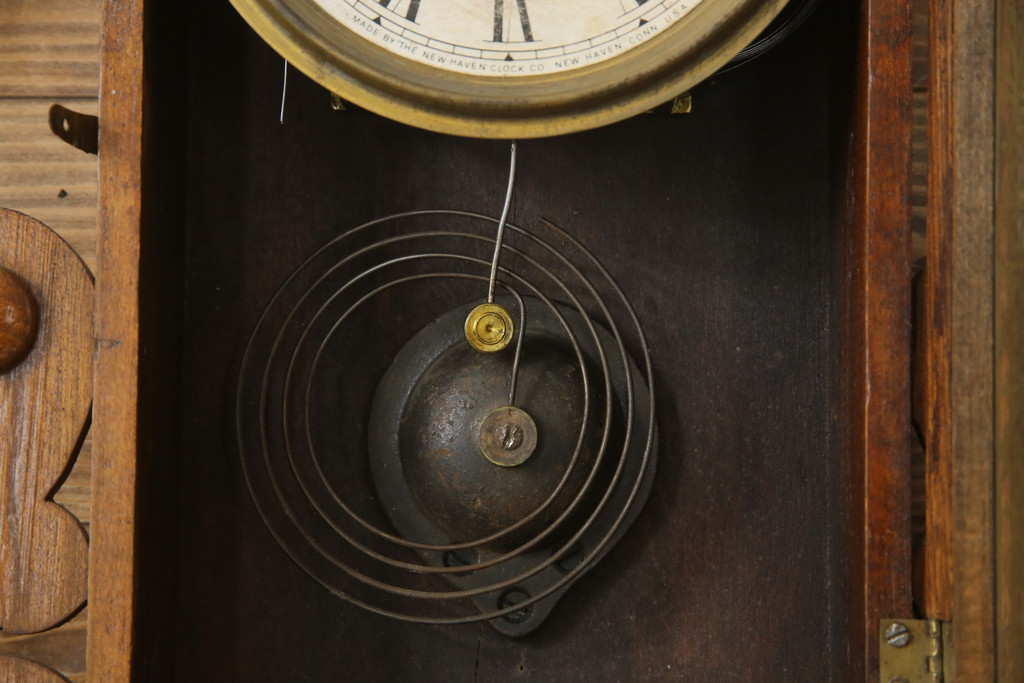 アメリカ　THE NEW HAVEN CLOCK社　8DAY　個性的なデザインが目を引く振り子時計(柱時計、古時計、掛け時計)(R-078914)