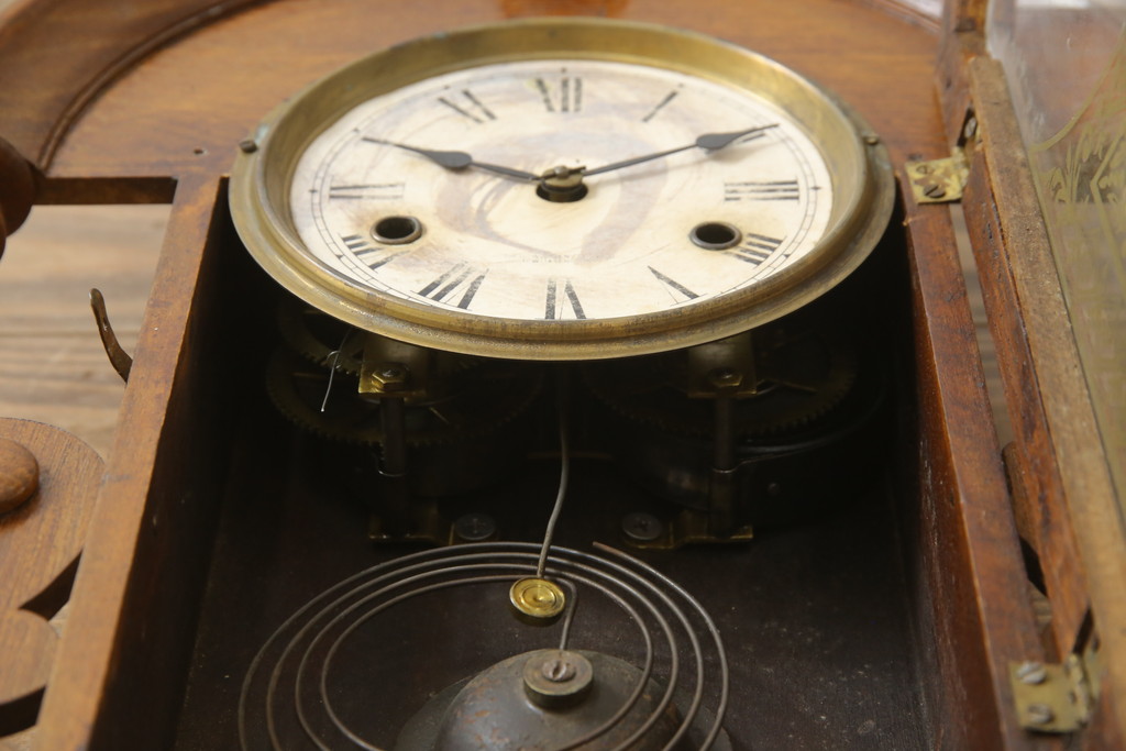 アメリカ　THE NEW HAVEN CLOCK社　8DAY　個性的なデザインが目を引く振り子時計(柱時計、古時計、掛け時計)(R-078914)