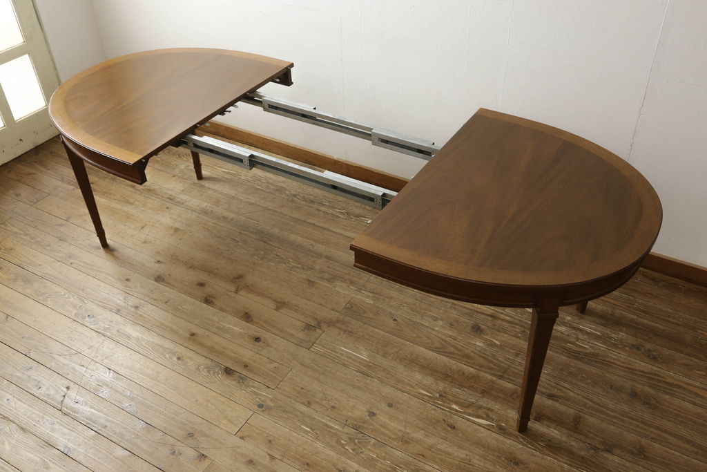 中古　美品　DREXEL HERITAGE(ドレクセルヘリテイジ)　Triune(トライユン)　品のある佇まいがすてきなダイニングテーブル(エクステンションテーブル、4人掛け、6人掛け)(R-058487)