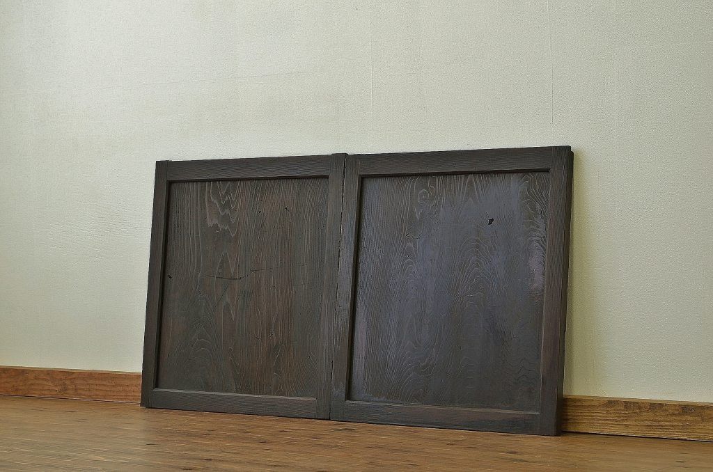 古い木の小振りな板戸2枚セット