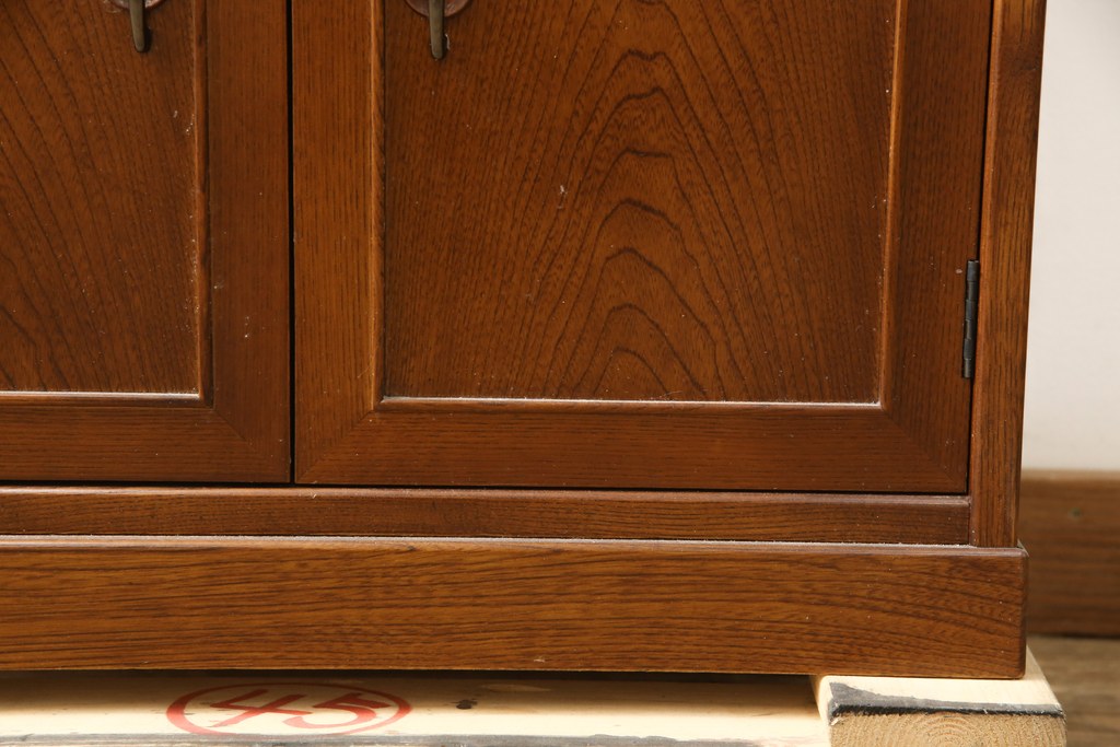 中古　美品　欅(ケヤキ)材　上品な佇まいが魅力的な和風サイドキャビネット(収納棚、戸棚、キャビネット)(R-059841)