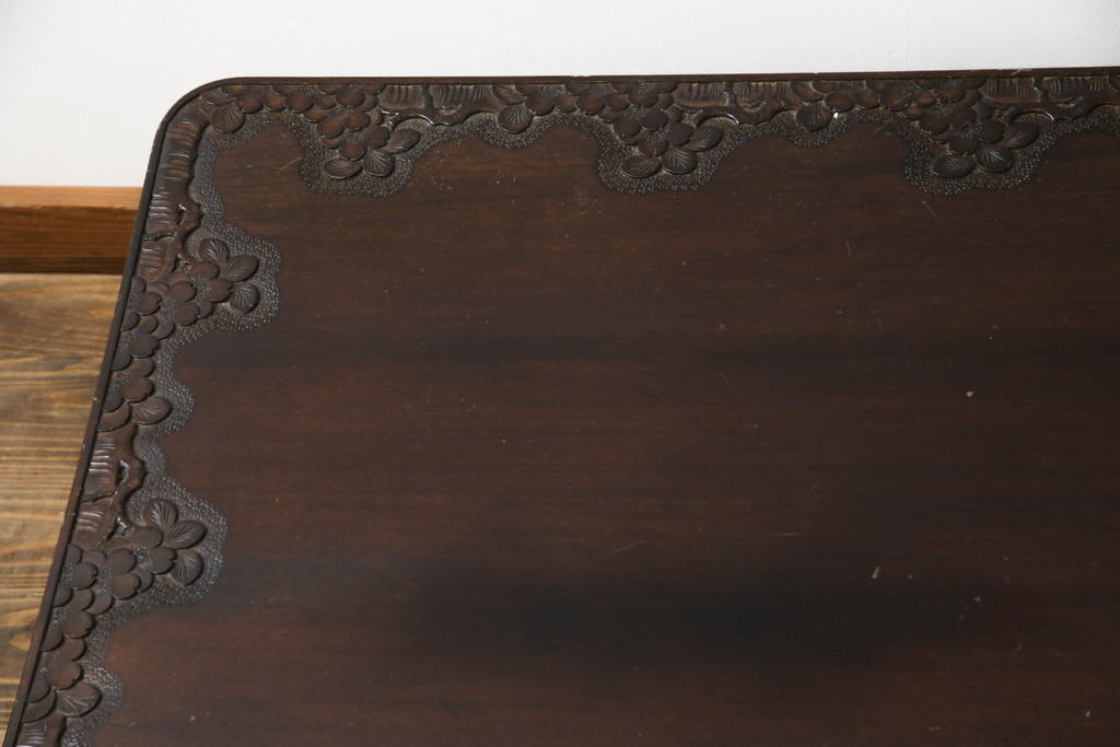 中古　軽井沢彫り　深い木の色味と桜の彫りが美しい座卓(ローテーブル、センターテーブル、リビングテーブル)(R-078953)