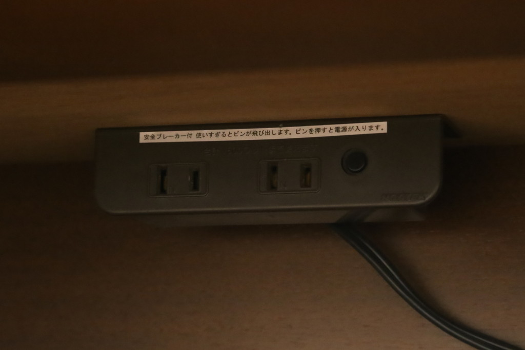 中古　美品　maruni(マルニ木工)　地中海ロイヤル(ROYAL)　クラシカルな雰囲気が魅力的なテレビ台(サイドボード、サイドキャビネット、リビングボード、ローボード、収納棚、戸棚)(定価約32万円)(R-077793)