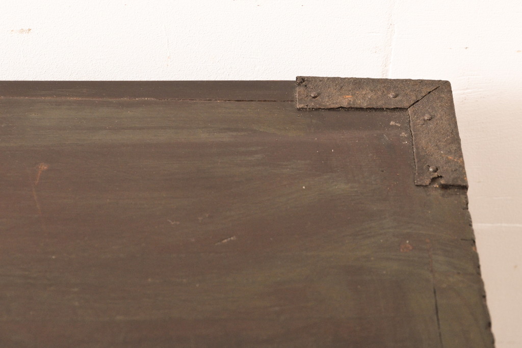 和製アンティーク　分厚い金具が立派な前面ケヤキ材の佐渡小木箪笥・上段(佐渡箪笥、時代箪笥、和たんす、引き出し)(R-055118)
