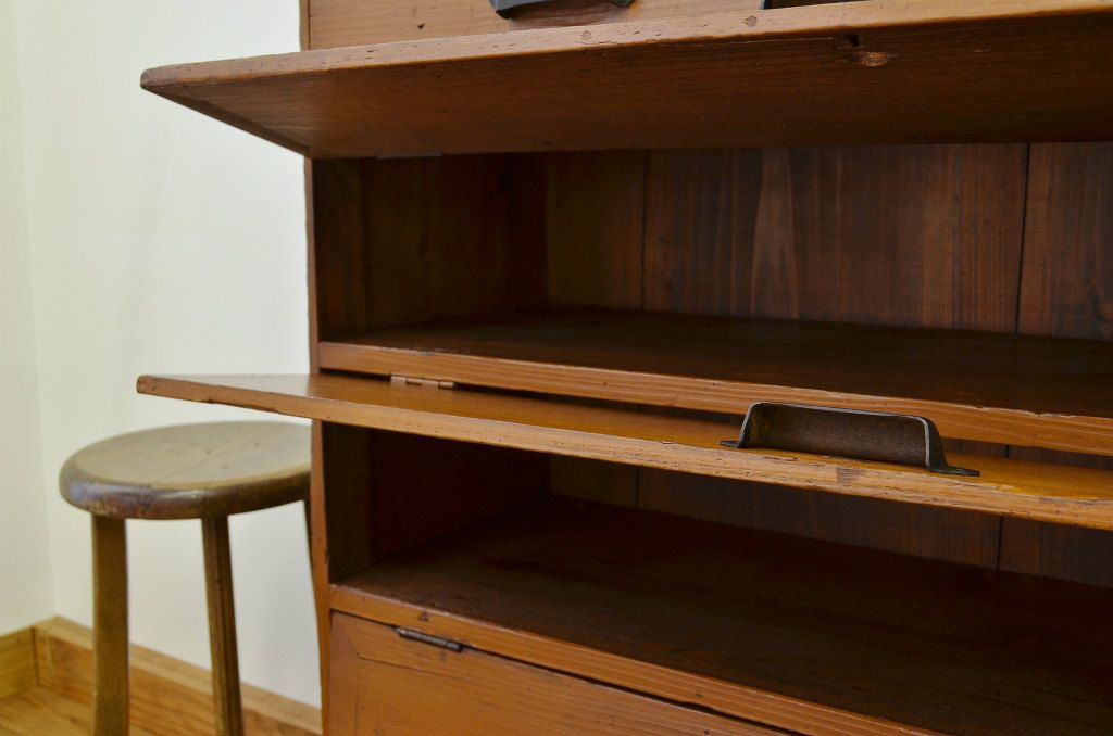 レトロ家具　昭和レトロ 引き出し付ペイントパタパタ下駄箱(収納棚)