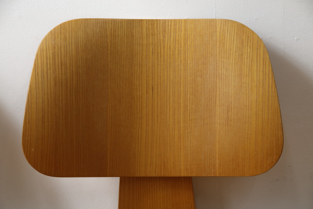 中古　Herman Miller(ハーマンミラー)　Eames「DCW」(Dining Chair Wood Base)　Charles&Ray Eames(チャールズ&レイ イームズ)　イームズプライウッドチェア4脚セット(板座チェア、ダイニングチェア、イス、椅子)(R-078904)