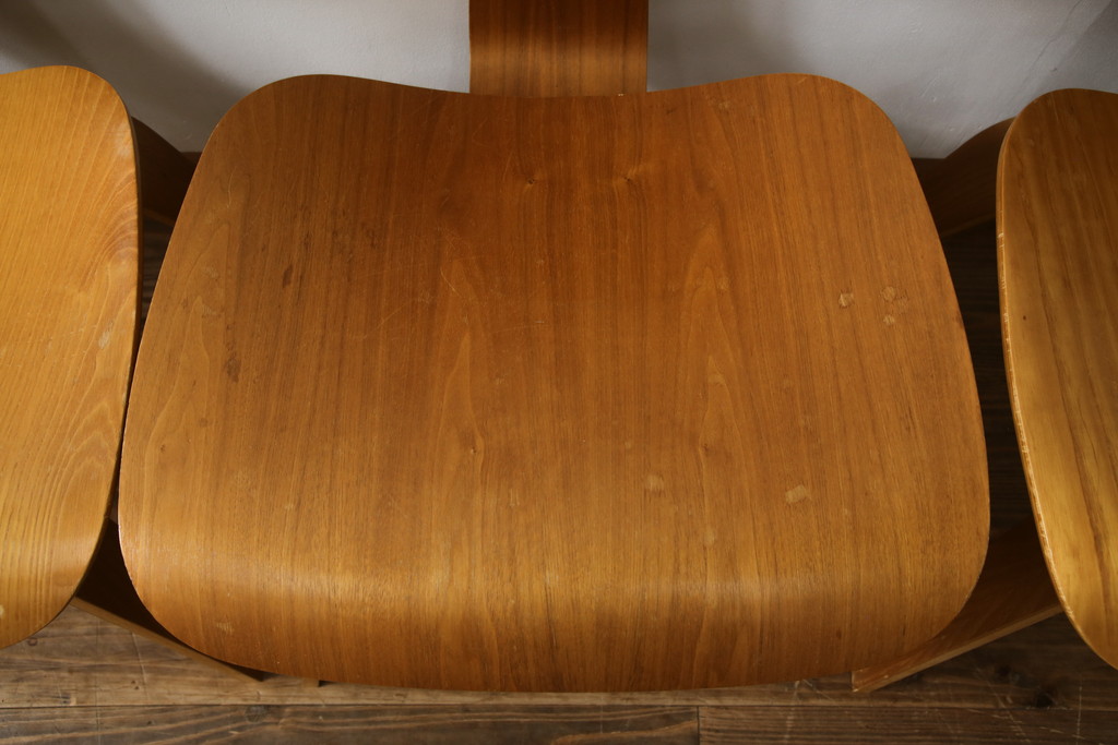 中古　Herman Miller(ハーマンミラー)　Eames「DCW」(Dining Chair Wood Base)　Charles&Ray Eames(チャールズ&レイ イームズ)　イームズプライウッドチェア4脚セット(板座チェア、ダイニングチェア、イス、椅子)(R-078904)