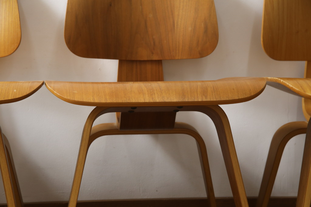 中古　Herman Miller(ハーマンミラー)　Eames「DCW」(Dining Chair Wood Base)　Charles&Ray Eames(チャールズ&レイ イームズ)　イームズプライウッドチェア4脚セット(板座チェア、ダイニングチェア、イス、椅子)(R-078904)