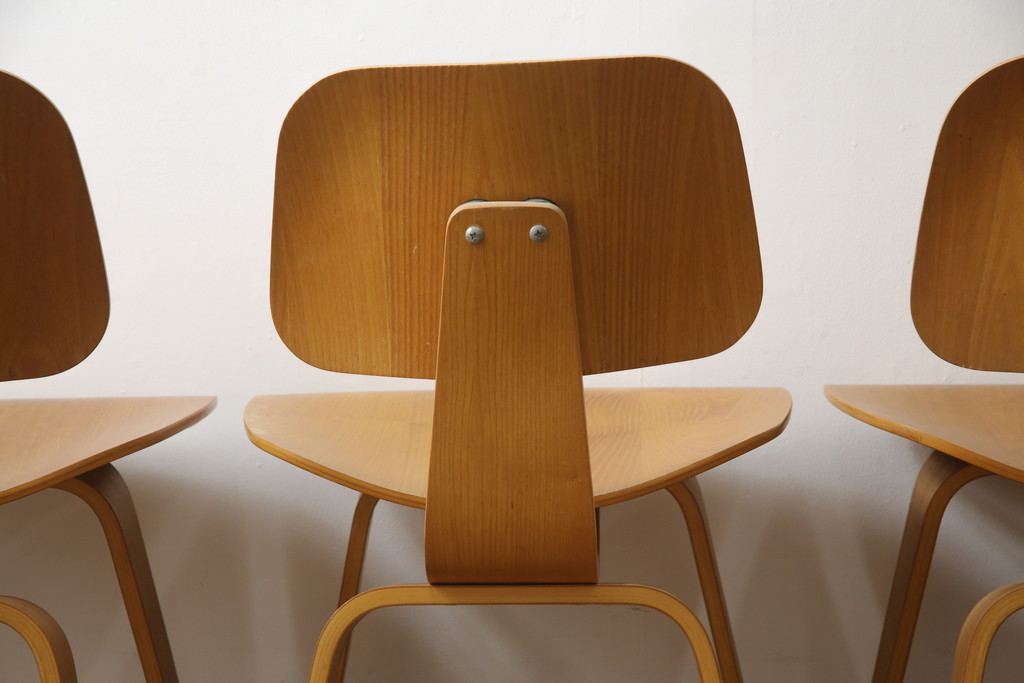 中古　Herman Miller(ハーマンミラー)　Eames「DCW」(Dining Chair Wood Base)　Charles&Ray Eames(チャールズ&レイ イームズ)　イームズプライウッドチェア4脚セット(板座チェア、ダイニングチェア、イス、椅子)(R-078904)