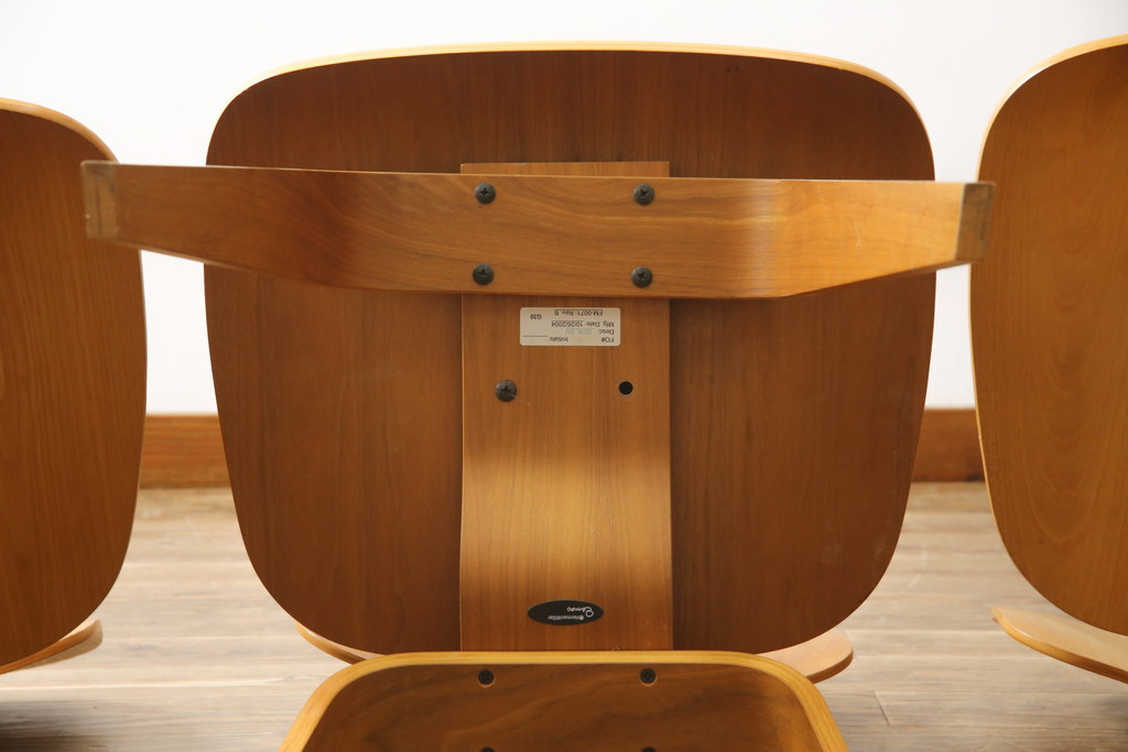 中古　Herman Miller(ハーマンミラー)　Eames「DCW」(Dining Chair Wood Base)　Charles&Ray Eames(チャールズ&レイ イームズ)　イームズプライウッドチェア4脚セット(板座チェア、ダイニングチェア、イス、椅子)(R-078904)