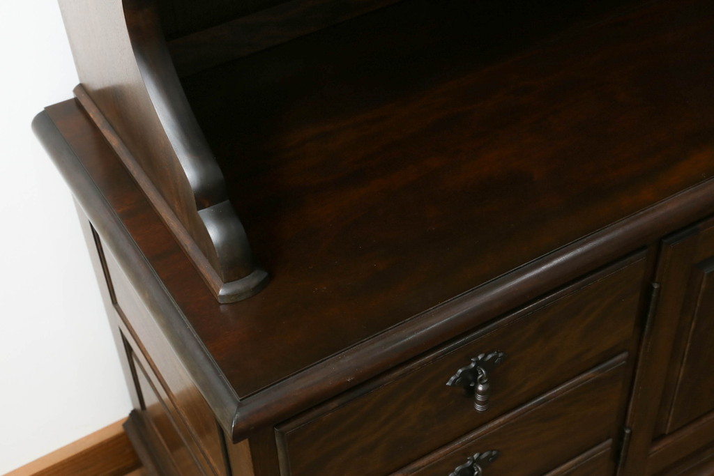中古　美品　松本民芸家具　シックなデザインが魅力のカップボード(食器棚、キャビネット、収納棚、戸棚、飾り棚)(R-070801)