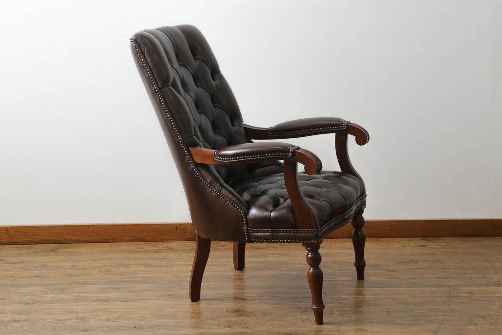 中古　美品　イギリス　Lloyd's Antiques(ロイズ・アンティークス)取り扱い　Carlton Chair(カールトンチェア)　上品でクラシカルな佇まいが魅力のアームチェア(サロンチェア、椅子、イス、英国)(R-065871)