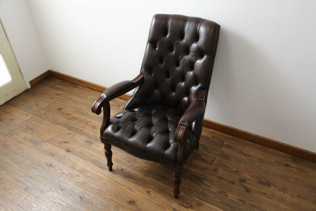 中古　美品　イギリス　Lloyd's Antiques(ロイズ・アンティークス)取り扱い　Carlton Chair(カールトンチェア)　上品でクラシカルな佇まいが魅力のアームチェア(サロンチェア、椅子、イス、英国)(R-065871)