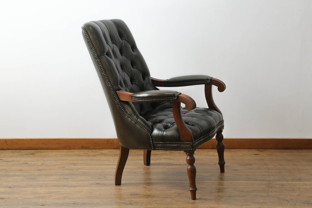 中古　イギリス　Lloyd's Antiques(ロイズ・アンティークス)取り扱い　Carlton Chair　レザー　置くだけでも絵になるクラシカルなカールトンチェア(アームチェア、一人掛けソファ、サロンチェア、英国)(R-066182)