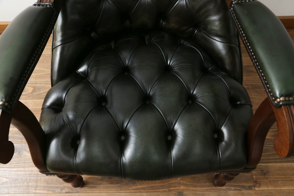 中古　イギリス　Lloyd's Antiques(ロイズ・アンティークス)取り扱い　Carlton Chair　レザー　置くだけでも絵になるクラシカルなカールトンチェア(アームチェア、一人掛けソファ、サロンチェア、英国)(R-066182)