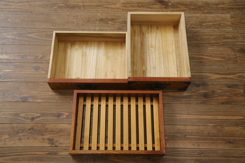 中古　伝統民芸　岩谷堂箪笥　力強い杢目と金具が迫力のある茶棚(茶箪笥、収納棚、戸棚、食器棚、引き出し)(R-078957)