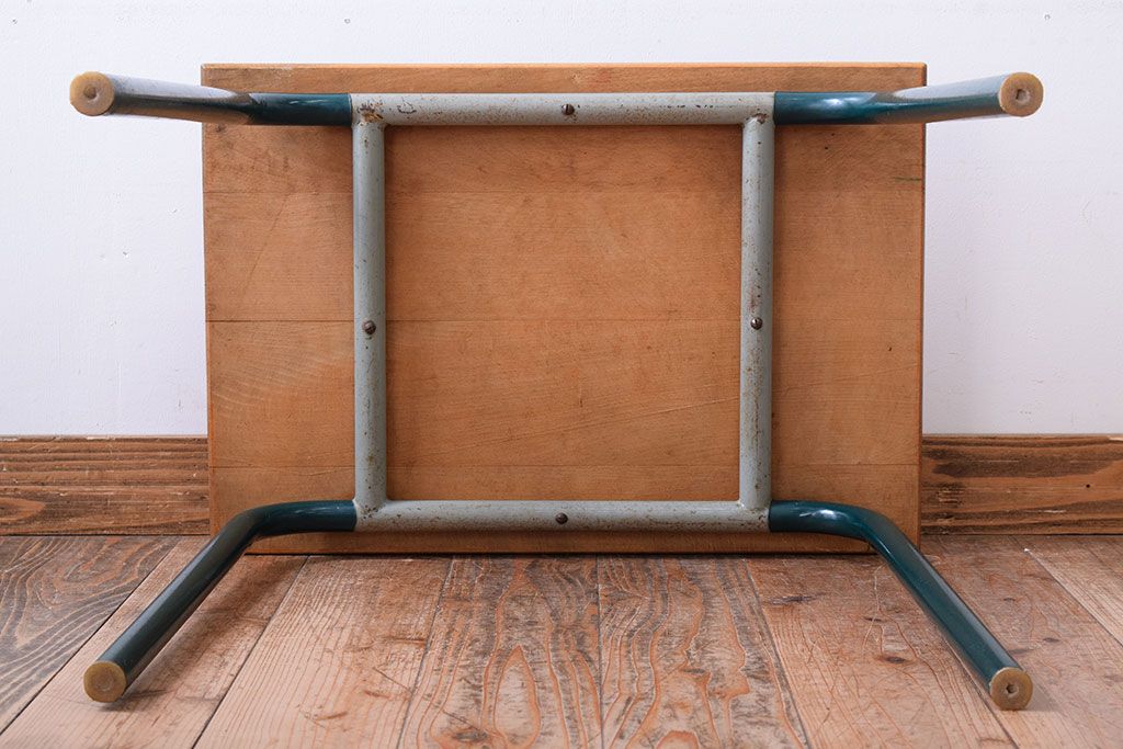 ヴィンテージ家具　イギリスビンテージ　シンプルデザイン　スクールデスク(平机)