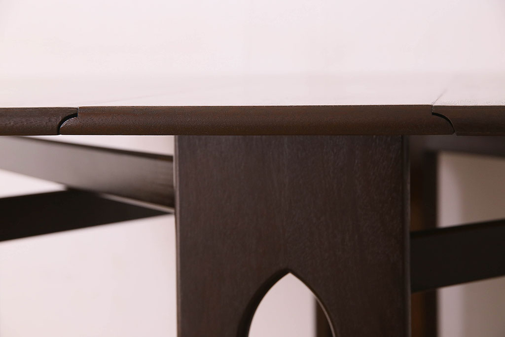 ヴィンテージ家具　イギリスビンテージ　チーク材製!脚のデザインが珍しいバタフライテーブル(エクステンションテーブル、ダイニングテーブル)