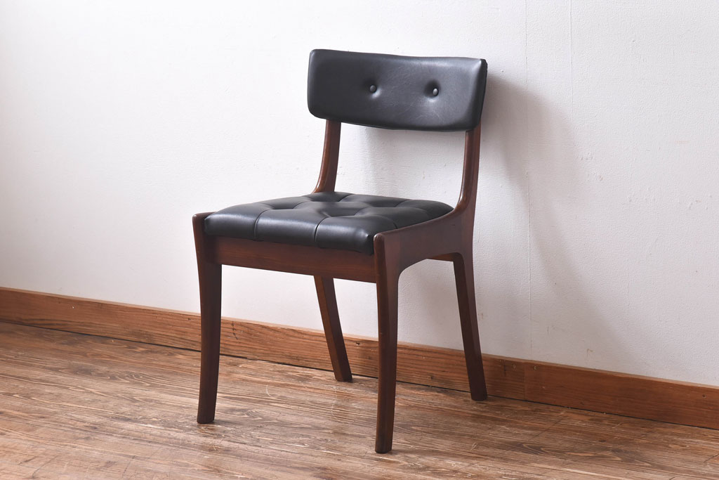 アンティーク家具　北欧・デンマーク　ボタン付きの黒のレザーが格好いいチェア(ダイニングチェア、椅子)(1)