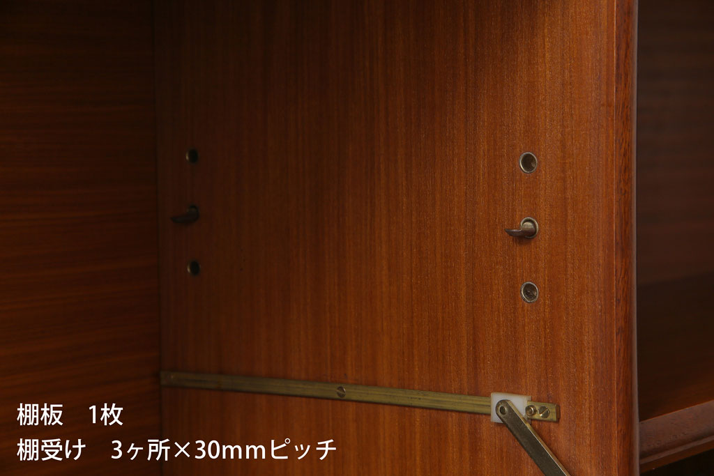 ヴィンテージ家具　北欧ビンテージ　チーク材　褐色と光沢が美しい大振りなサイズのカップボード(リビングボード、キャビネット)