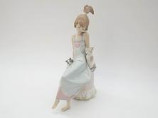 スペイン　リヤドロ　LLADRO　Bed time　猫とおしゃべりする少女　細やかな表情やしぐさの表現が見事なフィギュリン(ねこ、ネコ、陶器人形、置物、オブジェ)(R-073767)