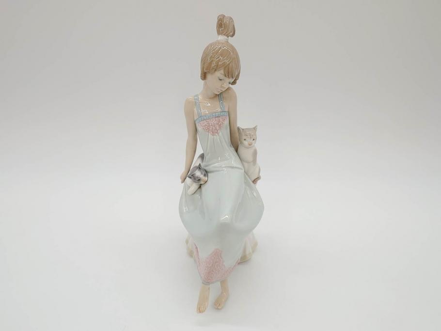 スペイン　リヤドロ　LLADRO　Bed time　猫とおしゃべりする少女　細やかな表情やしぐさの表現が見事なフィギュリン(ねこ、ネコ、陶器人形、置物、オブジェ)(R-073767)