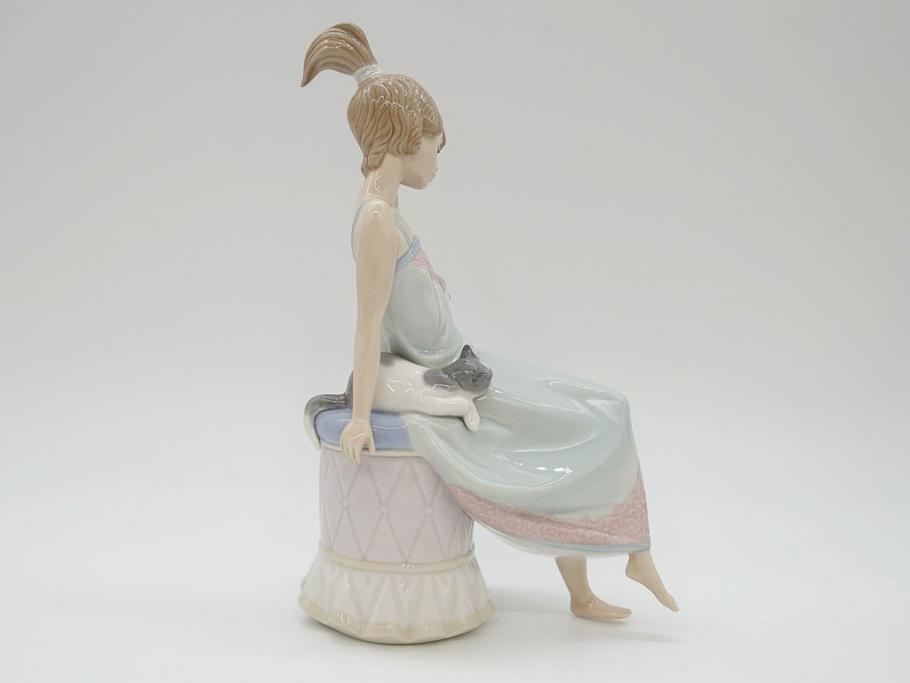 スペイン　リヤドロ　LLADRO　Bed time　猫とおしゃべりする少女　細やかな表情やしぐさの表現が見事なフィギュリン(ねこ、ネコ、陶器人形、置物、オブジェ)(R-073767)