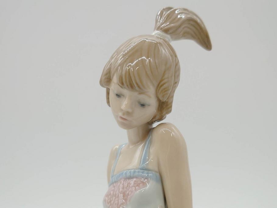 スペイン　リヤドロ　LLADRO　Bed time　猫とおしゃべりする少女　細やかな表情やしぐさの表現が見事なフィギュリン(ねこ、ネコ、陶器人形、置物、オブジェ)(R-073767)