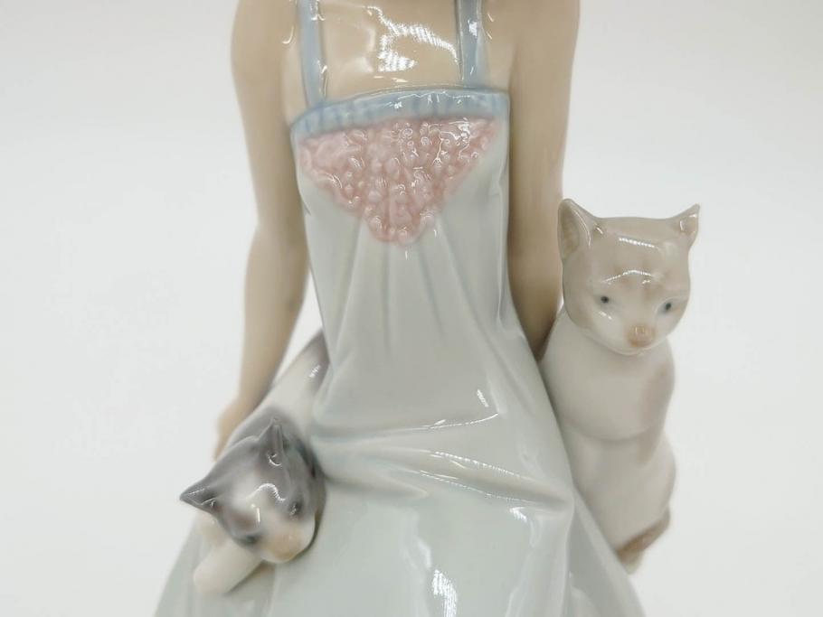 スペイン　リヤドロ　LLADRO　Bed time　猫とおしゃべりする少女　細やかな表情やしぐさの表現が見事なフィギュリン(ねこ、ネコ、陶器人形、置物、オブジェ)(R-073767)