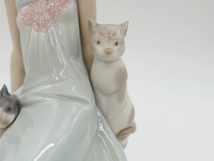 スペイン　リヤドロ　LLADRO　Bed time　猫とおしゃべりする少女　細やかな表情やしぐさの表現が見事なフィギュリン(ねこ、ネコ、陶器人形、置物、オブジェ)(R-073767)