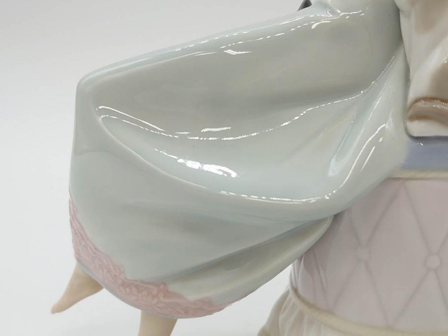 スペイン　リヤドロ　LLADRO　Bed time　猫とおしゃべりする少女　細やかな表情やしぐさの表現が見事なフィギュリン(ねこ、ネコ、陶器人形、置物、オブジェ)(R-073767)