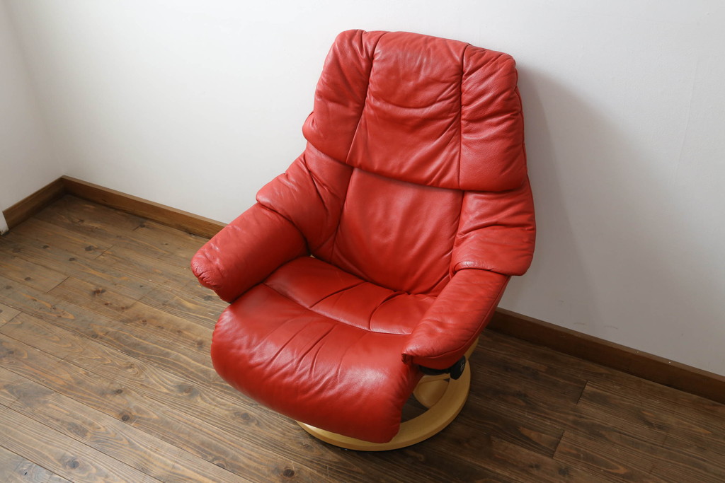 中古　EKORNES(エコーネス)　Reno　レノクラシック　Mサイズ　本革(レザー)　くつろぎの時間におすすめのオットマン付きストレスレスチェア(アームチェア、リクライニングチェア、椅子、一人掛けソファ、1Pソファ、北欧)(定価約47万円)(R-069809)