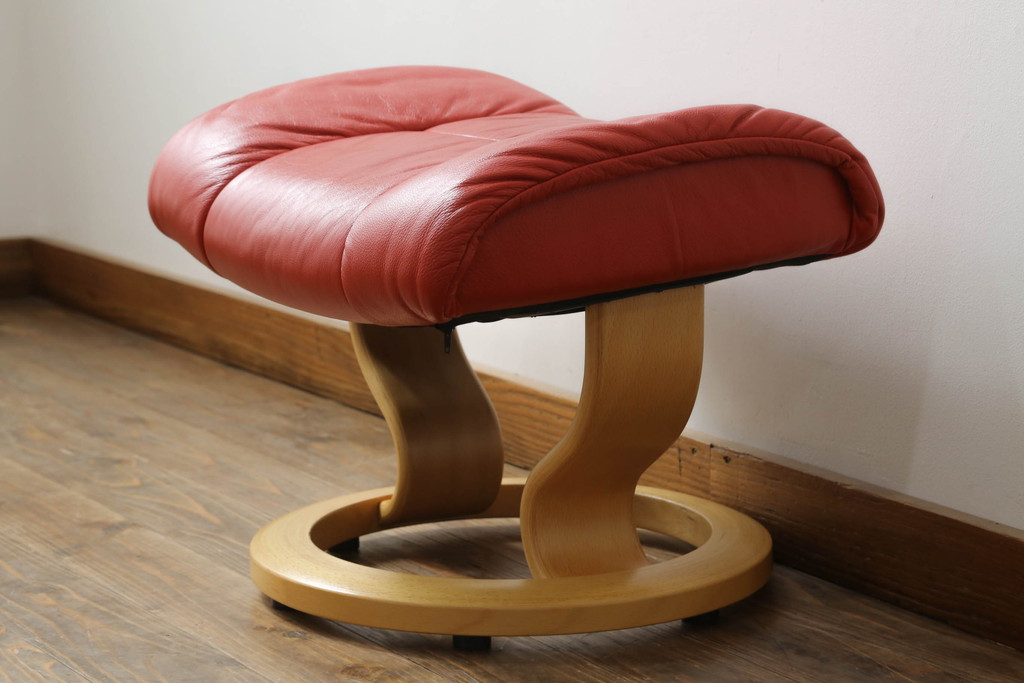 中古　EKORNES(エコーネス)　Reno　レノクラシック　Mサイズ　本革(レザー)　くつろぎの時間におすすめのオットマン付きストレスレスチェア(アームチェア、リクライニングチェア、椅子、一人掛けソファ、1Pソファ、北欧)(定価約47万円)(R-069809)