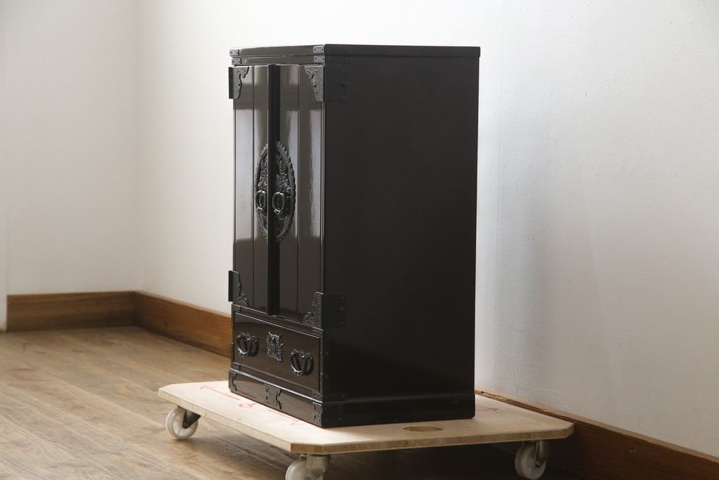 新品　未使用　仙台箪笥　落ち着きのある色味が魅力的な仏壇と仏具のセット(仙台仏壇)(定価約30万円)(R-078841)