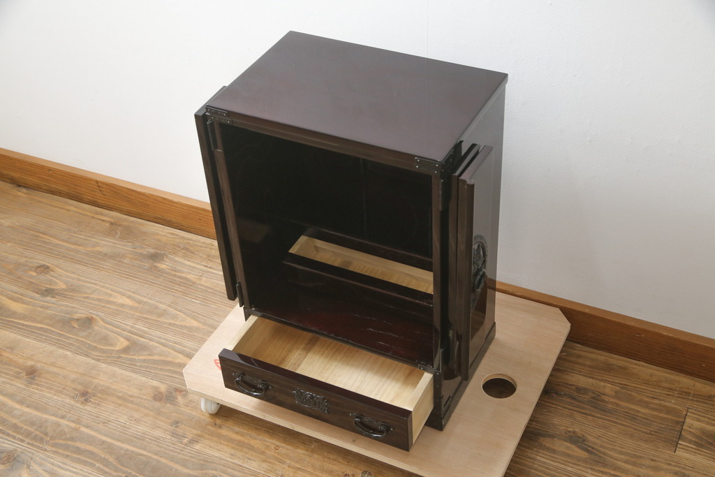 新品　未使用　仙台箪笥　落ち着きのある色味が魅力的な仏壇と仏具のセット(仙台仏壇)(定価約30万円)(R-078841)
