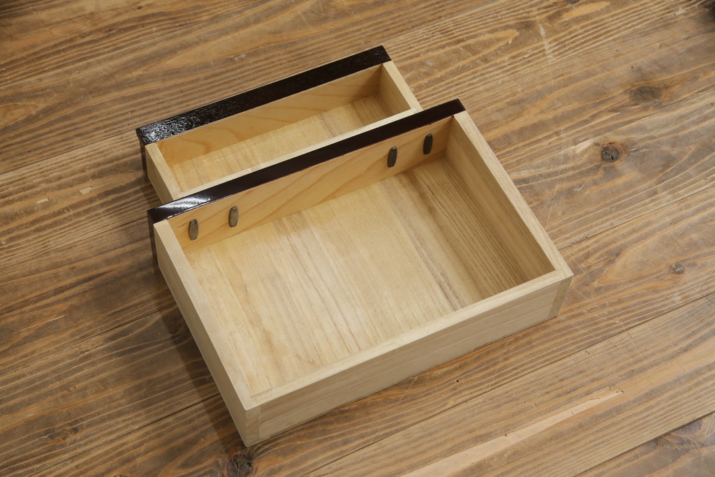 新品　未使用　仙台箪笥　落ち着きのある色味が魅力的な仏壇と仏具のセット(仙台仏壇)(定価約30万円)(R-078841)