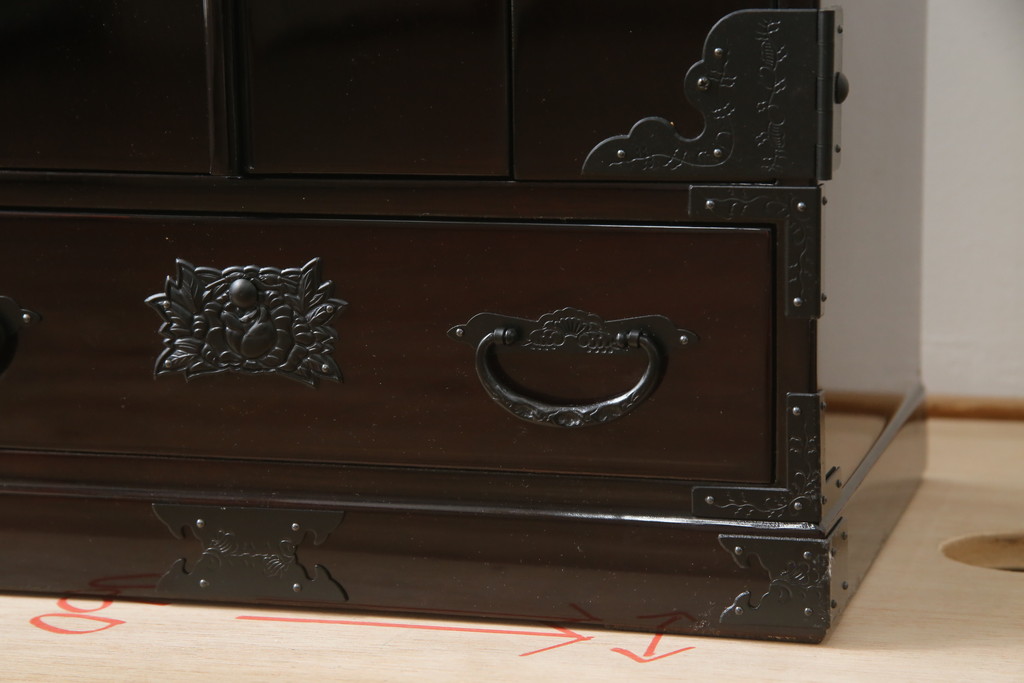 新品　未使用　仙台箪笥　落ち着きのある色味が魅力的な仏壇と仏具のセット(仙台仏壇)(定価約30万円)(R-078841)