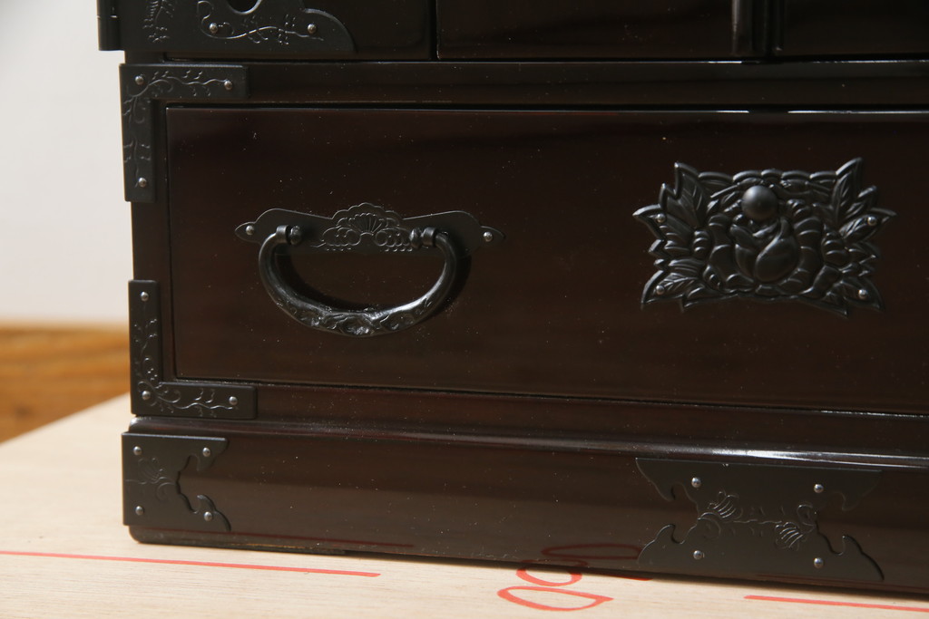 新品　未使用　仙台箪笥　落ち着きのある色味が魅力的な仏壇と仏具のセット(仙台仏壇)(定価約30万円)(R-078841)