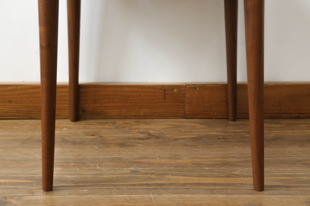 中古　極美品　日進木工(nissin)　北欧モダンスタイルのお部屋におすすめなスツール(丸椅子、丸イス、チェア)(R-066894)