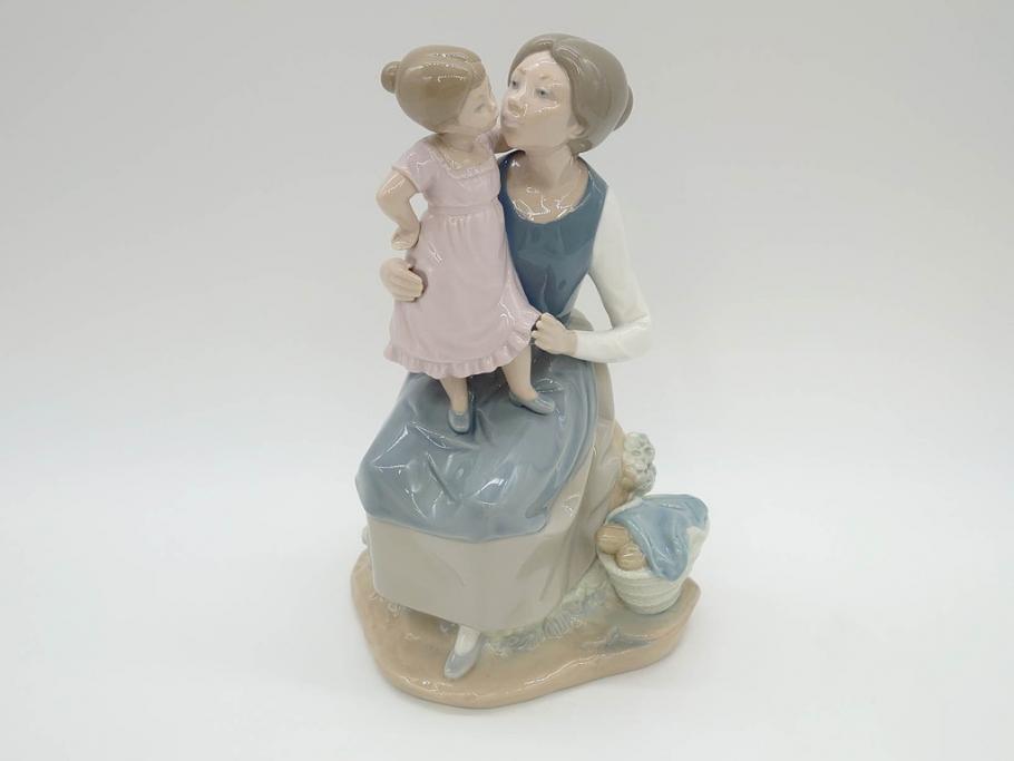 スペイン　リヤドロ　LLADRO　NAO　1980　親子　幸せなひと時を切り取った様なフィギュリン(ファミリー、家族、母、女の子、陶器人形、置物、オブジェ)(R-073770)