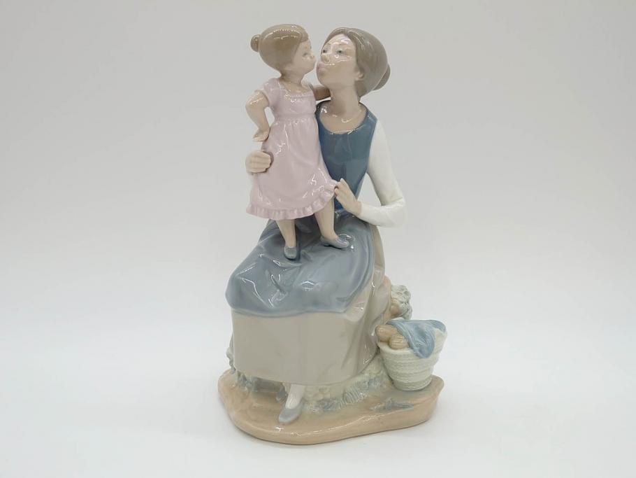 スペイン　リヤドロ　LLADRO　NAO　1980　親子　幸せなひと時を切り取った様なフィギュリン(ファミリー、家族、母、女の子、陶器人形、置物、オブジェ)(R-073770)