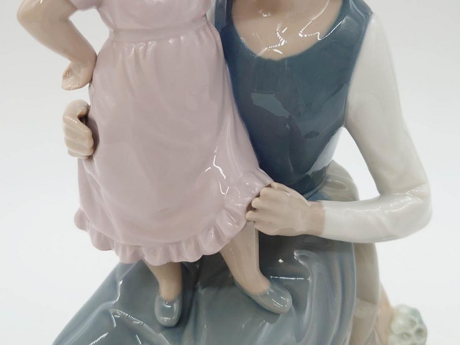 スペイン　リヤドロ　LLADRO　NAO　1980　親子　幸せなひと時を切り取った様なフィギュリン(ファミリー、家族、母、女の子、陶器人形、置物、オブジェ)(R-073770)