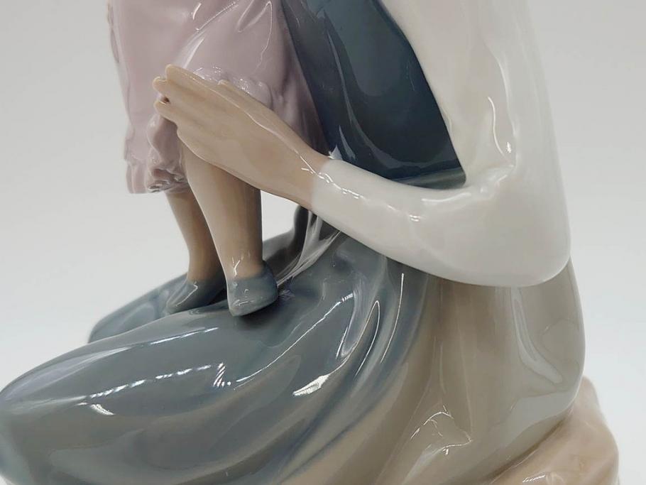 スペイン　リヤドロ　LLADRO　NAO　1980　親子　幸せなひと時を切り取った様なフィギュリン(ファミリー、家族、母、女の子、陶器人形、置物、オブジェ)(R-073770)