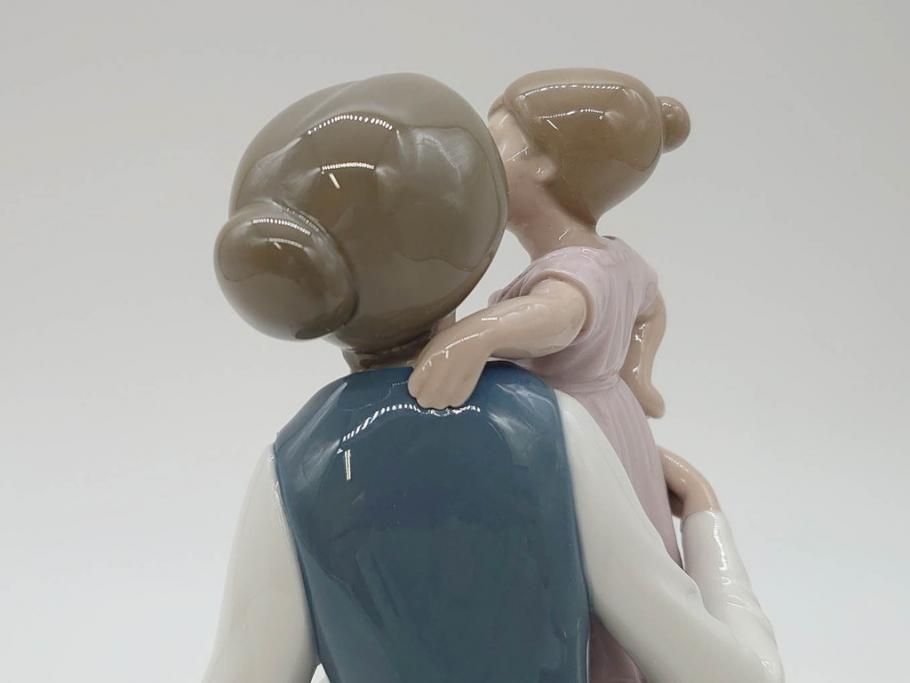 スペイン　リヤドロ　LLADRO　NAO　1980　親子　幸せなひと時を切り取った様なフィギュリン(ファミリー、家族、母、女の子、陶器人形、置物、オブジェ)(R-073770)