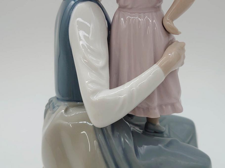 スペイン　リヤドロ　LLADRO　NAO　1980　親子　幸せなひと時を切り取った様なフィギュリン(ファミリー、家族、母、女の子、陶器人形、置物、オブジェ)(R-073770)