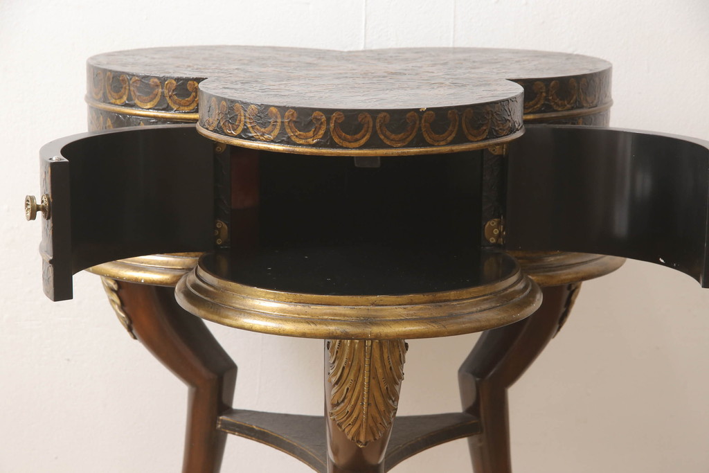 中古　MAITLAND-SMITH(メートランドスミス)　ユニークなデザインが魅力!ディスプレイとしてもおすすめのサイドテーブル(ナイトテーブル、花台、飾り台)(R-065960)
