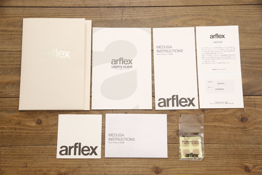 中古　美品　イタリア　arflex(アルフレックス)　MEDUSA(メデューサ)シリーズ　スタイリッシュなデザインが空間のアクセントになるテーブル(ダイニングテーブル、ラウンドテーブル)(R-058422)