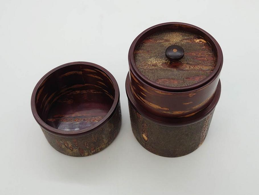 荒慶作　樺細工(桜皮細工)　和の趣を感じさせる渋い佇まいが魅力の茶筒(棗、茶器、茶入れ、茶道具、共箱付き)(R-073774)