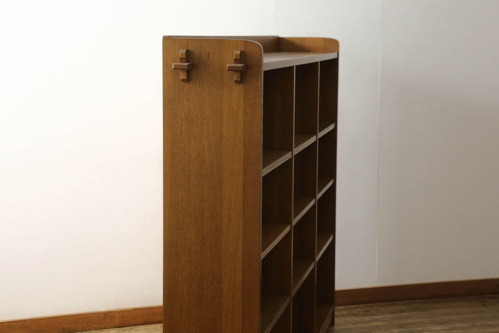 中古　美品　横浜ダニエル取り扱い　Stickley(スティックレー、スティックレイ)　オーク材　店舗什器としてもおすすめ!大型サイズのブックシェルフ(本棚、書棚、サイドボード、オープンラック、飾り棚)(R-055024)